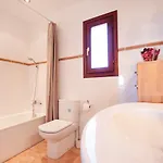 Heno, Beautiful Detached With Large Private Pool - By Villamar *