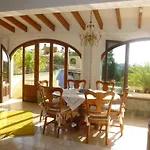 Heno, Beautiful Detached With Large Private Pool - By Villamar كاليبي