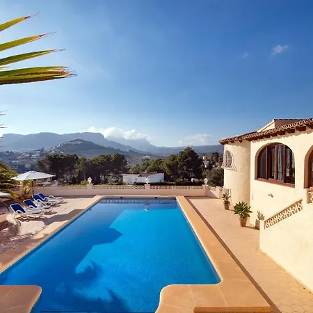 Heno, Beautiful Detached With Large Private Pool - By Villamar * كاليبي