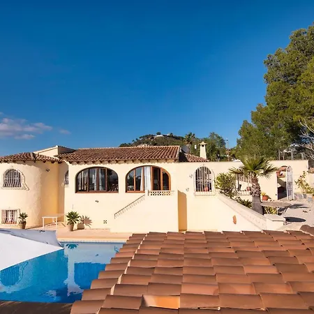 Heno, Beautiful Detached With Large Private Pool - By Villamar كاليبي