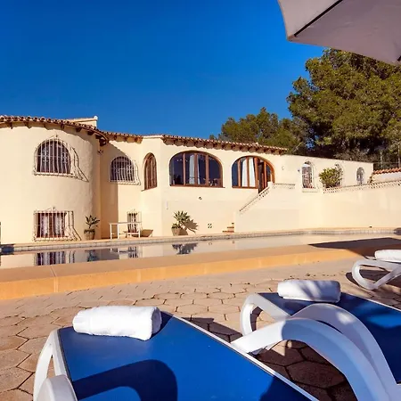 Heno, Beautiful Detached With Large Private Pool - By Villamar * كاليبي